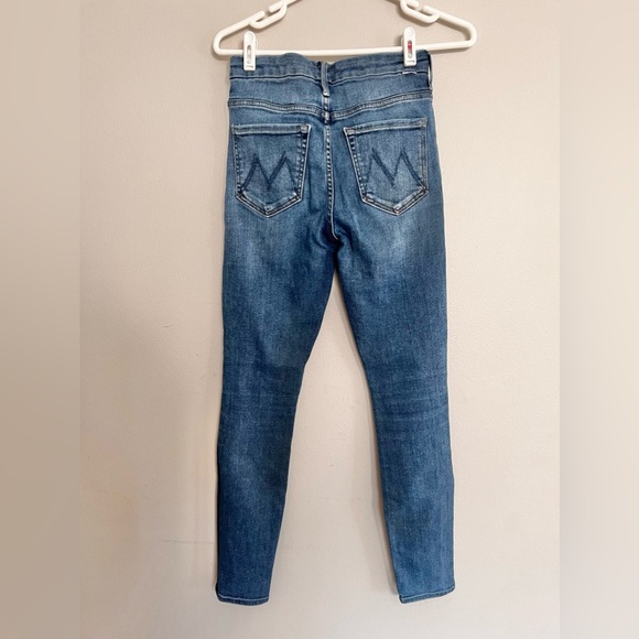 Mother High Waisted Looker Satisfaction guaranteed blue jeans size 26 - Picture 6 of 8